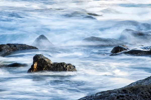 Branding van de oceaan van de atalantic in lange tijd blootstelling — Stockfoto