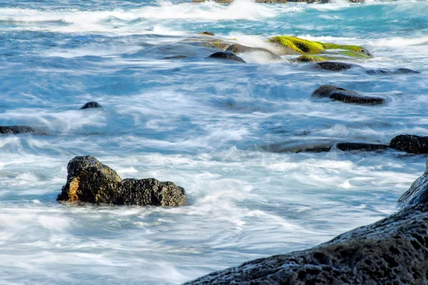 Surf of the atlantic ocean in long time exposure — Stock Photo, Image