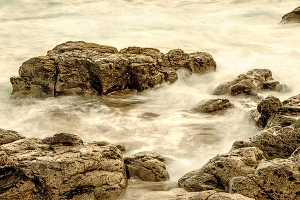 Surf of the atlantic ocean in long time exposure — Stock Photo, Image