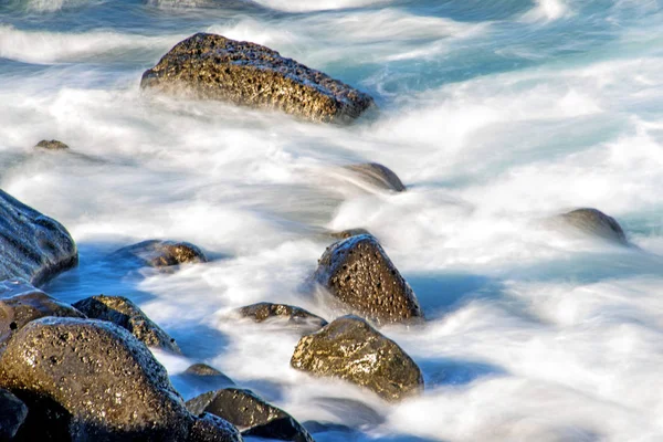 Surfen op de Atlantische Oceaan bij langdurige blootstelling — Stockfoto