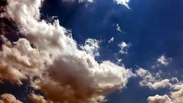 A idő telik el a felhők — Stock videók