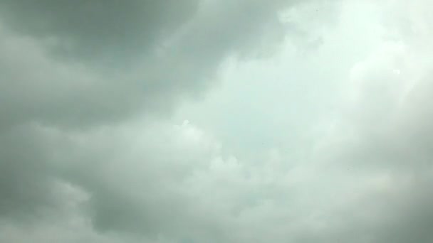 Lucht met wolken — Stockvideo