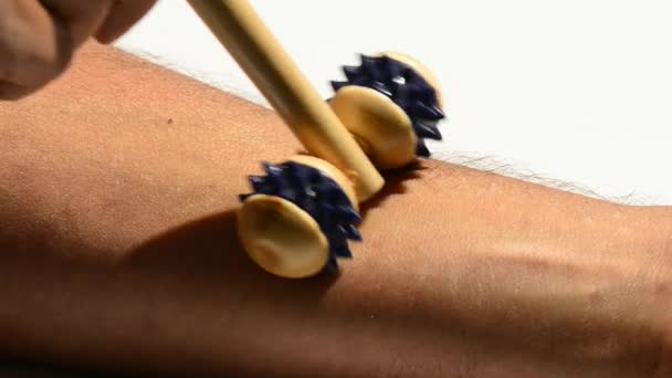 Китайський масаж з ролика — стокове відео