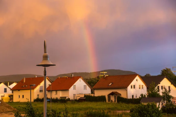 Regnbåge i staden — Stockfoto