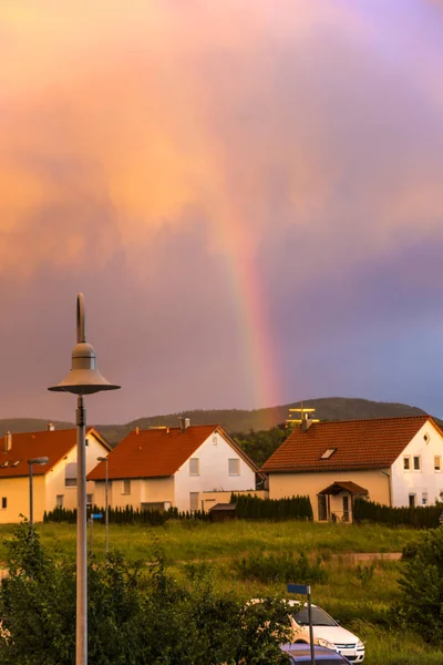 Regnbåge i staden — Stockfoto