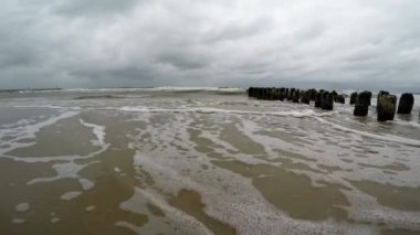 Polonya'da, sörf kamerada Baltık Denizi'nin sörf