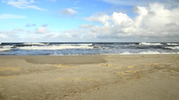 Strand van de Oostzee in Ustka, Polen — Stockvideo