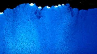 Kum tickeles aşağı ve manzara oluşturur