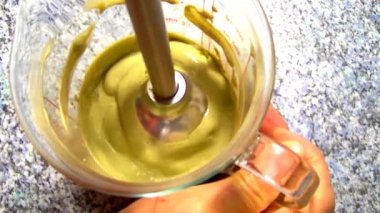 Yoğurtlu Moringa toz karıştırma