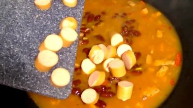 sosis ile fasulye çorbası