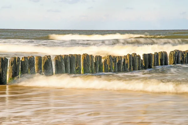 El oleaje del mar Báltico en la exposición prolongada — Foto de Stock