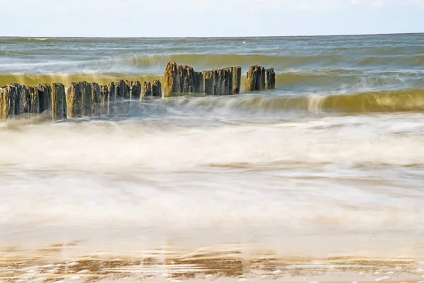 El oleaje del mar Báltico en la exposición prolongada — Foto de Stock