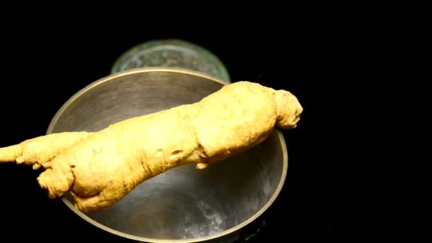 ginseng, racine sur une table tournante 