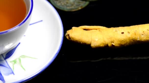 ginseng, racine sur une table tournante 