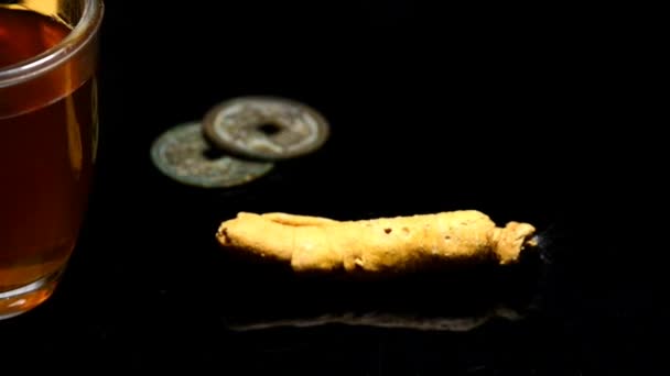 Ginseng Wortel Tafel Van Een Beurt — Stockvideo