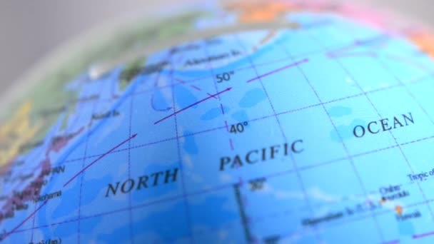 globe terrestre tournant autour 