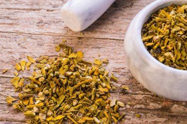 Ökse otu, şifalı ot harç ile kurutulmuş