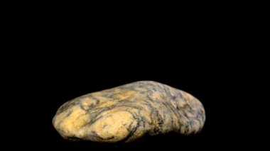 Gneiss, sehpada taş var.