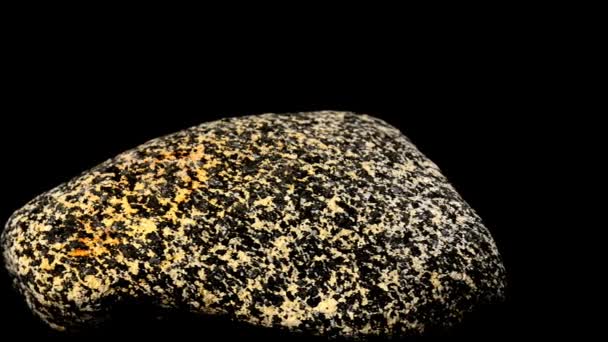 Gabbro Pedra Uma Mesa Volta — Vídeo de Stock