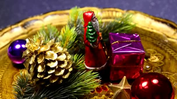 Kerstdecoratie Met Kerstman Tafel Zetten — Stockvideo