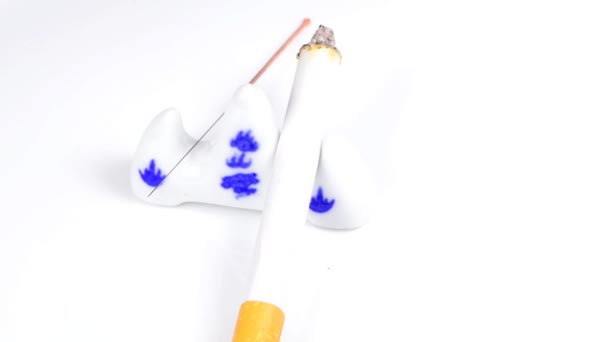 Aiguille Acupuncture Cigarette Sur Une Table Tournante — Video