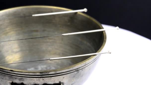 中国古碗上的针头 — 图库视频影像