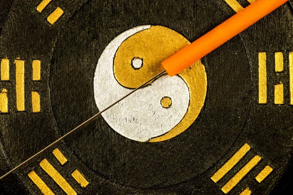 Acupuncture needle on Chinese Taoism symbol — Stock Photo, Image