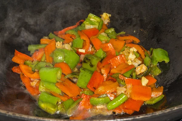 Red Green Cut Peppers Chinese Wok — Stock Photo, Image