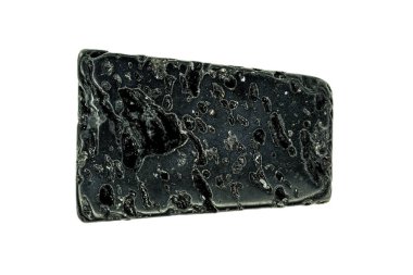 Beyaz arkaplanda kesilen lav taşı