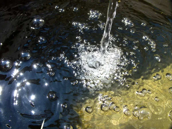 太陽の反射による水流 — ストック写真