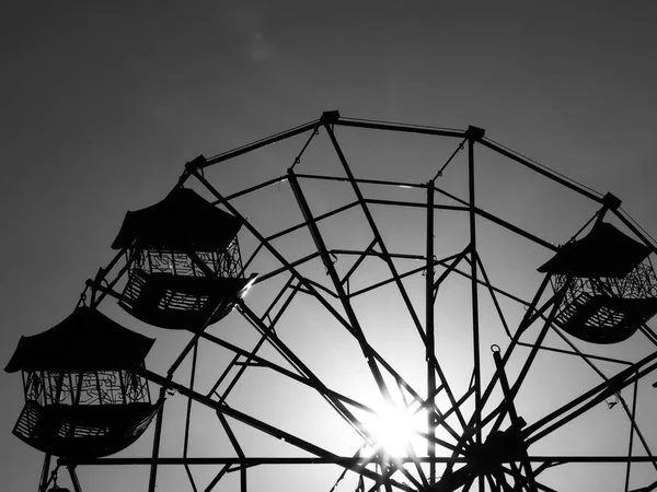 Black White Small Ferris Wheel Outskirts — 스톡 사진