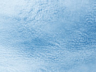 Kümülüs sirrus bulutları. Güzel doğalı bir fon. İnanılmaz bir şey! gerçek fotoğraf.