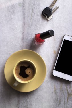 Beyaz mermer kadın aksesuarları