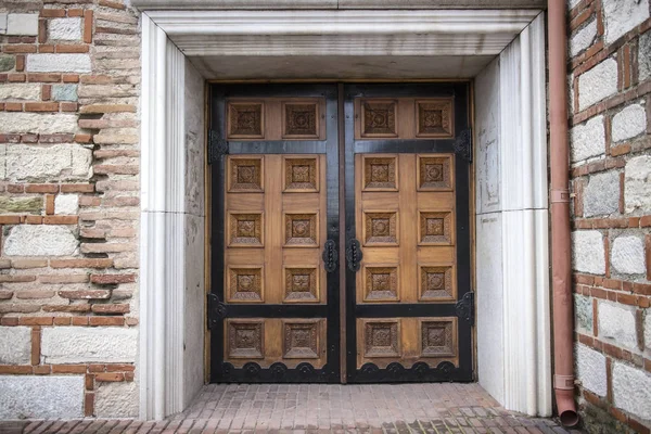 Wooden Brown Carved Door — Stock Photo, Image