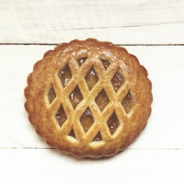 Kayısı reçeli çerezleri beyaz masa