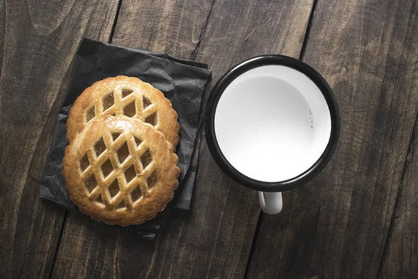 Meruňkový džem soubory cookie na stole — Stock fotografie