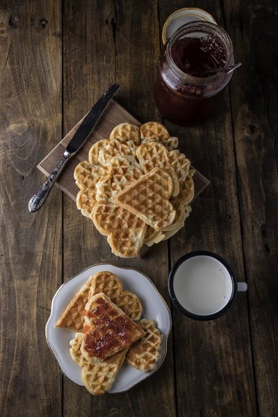 Waffles em forma de coração — Fotografia de Stock