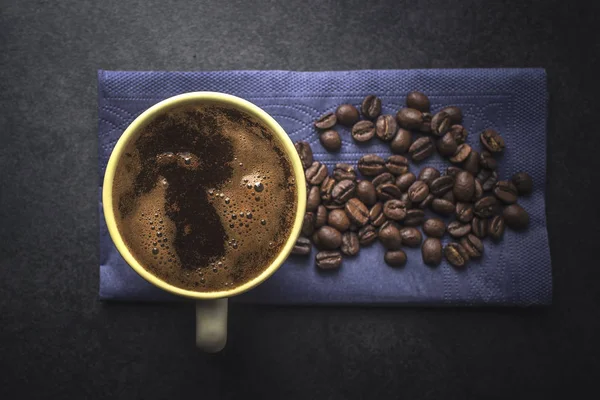 コーヒー豆とコーヒーカップ ストック画像