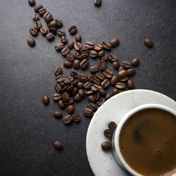 Xícara de café e grãos de café — Fotografia de Stock