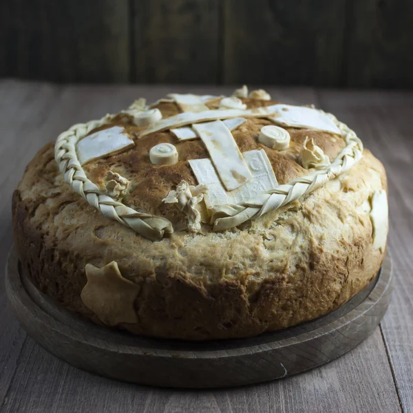 Feestelijk brood op tafel — Stockfoto