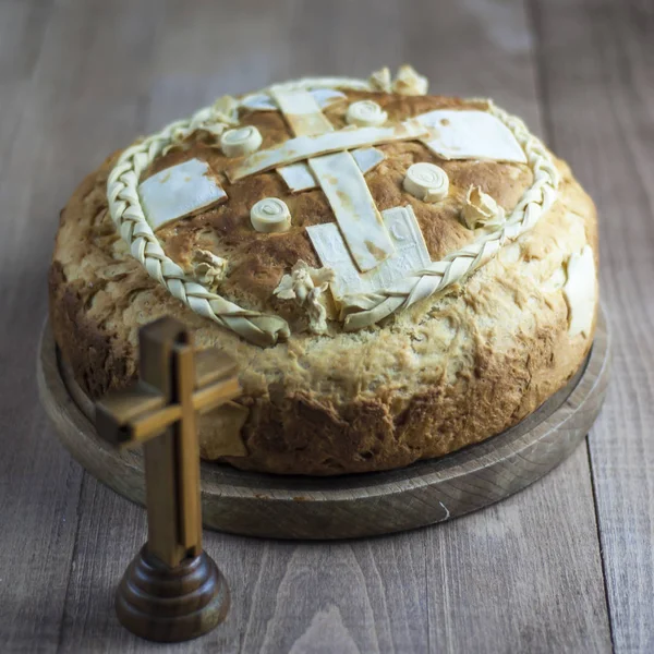 Feestelijk brood op tafel — Stockfoto