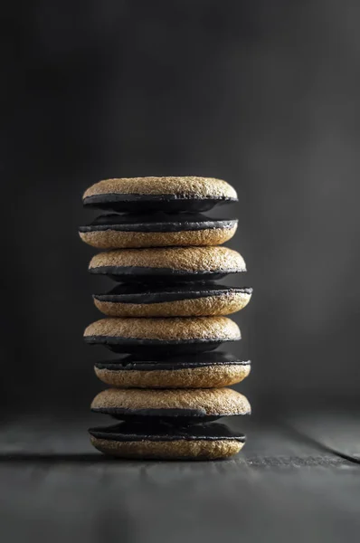 Куча шоколадных яффских тортов — стоковое фото