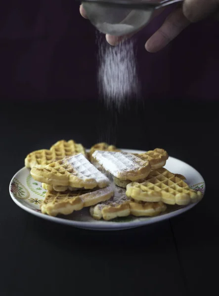 Waffles com açúcar de confeiteiro — Fotografia de Stock