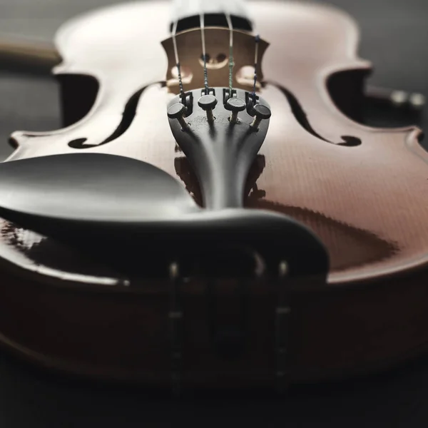 Primer plano de un violín —  Fotos de Stock