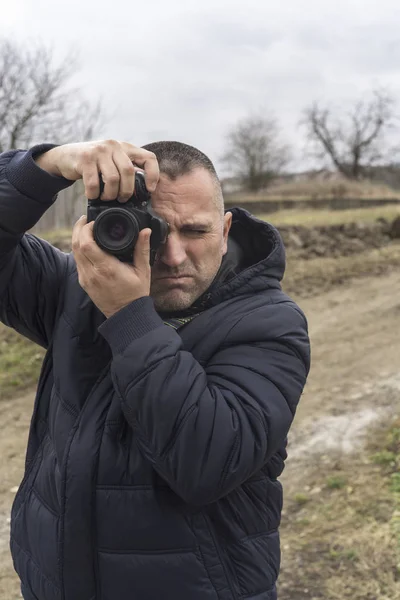 Fotógrafo atirando ao ar livre cenário — Fotografia de Stock