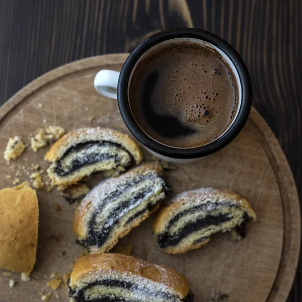 Domácí mák koláč a kávu — Stock fotografie