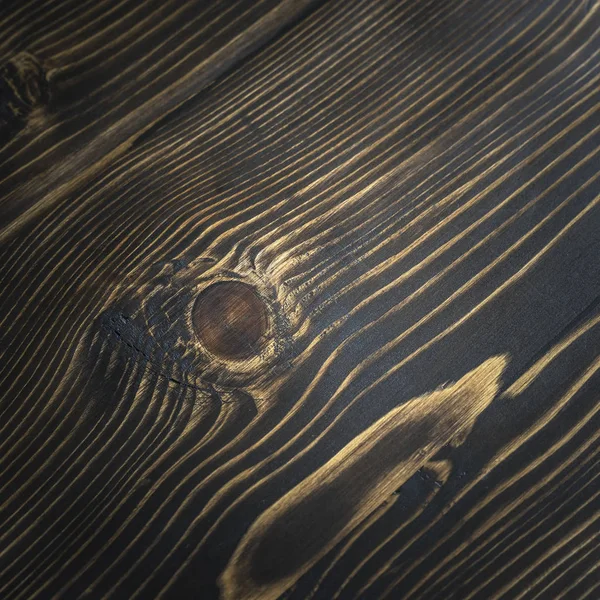 Bruin gekrast houten snijplank. — Stockfoto