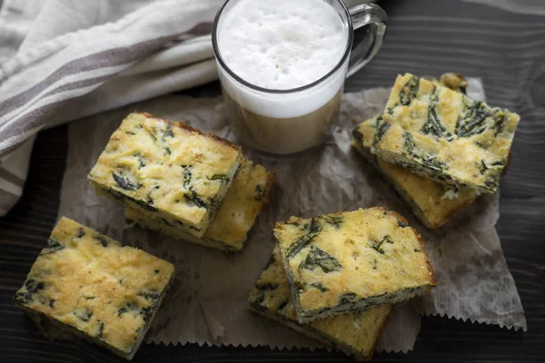 Tarte maison au fromage et aux épinards — Photo