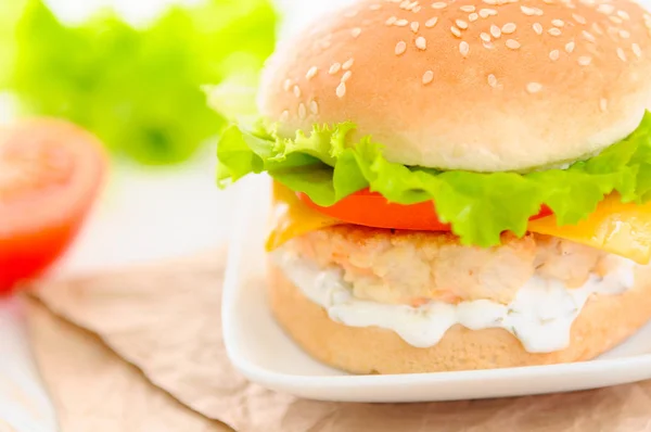 Hamburguesa fresca y sabrosa —  Fotos de Stock