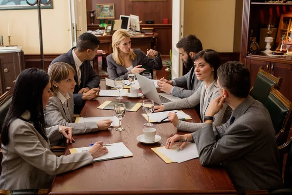 Business people meeting conferenza discussione concetto aziendale — Foto Stock